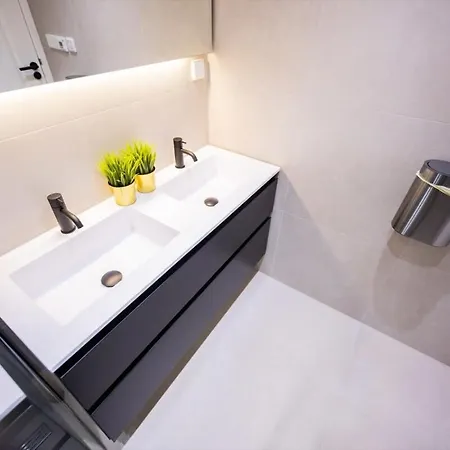 Feriehus Grandly 3 Bedroom Serviced 83m2 -nb306g- Rotterdam